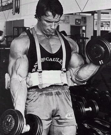Arm Blaster Benefits: 4 Reasons Why You Should Train Biceps With An Old School Arm Blaster